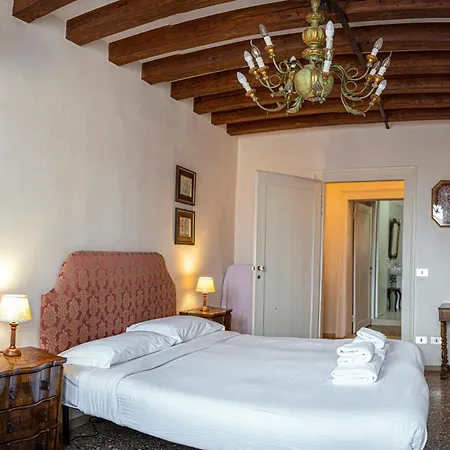 Historic Venitian * Velence