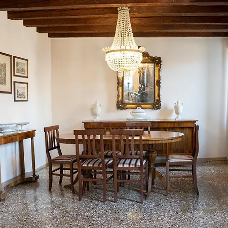 Historic Venitian Apartman